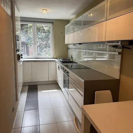 No Taxi Needed With Parking Апартаменты Братислава